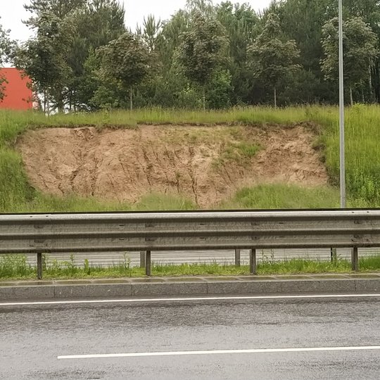 Nuošliaužos vakarinio aplinkkelio šlaituose Vilniuje (V. Mikulėno, LGT nuotr.)
