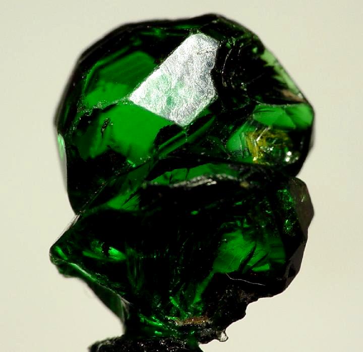 Grossular-4jg61a.Robas Lavinskis, iRocks.com – CC-BY-SA-3.0, CC BY-SA 3.0, jpg.jpg