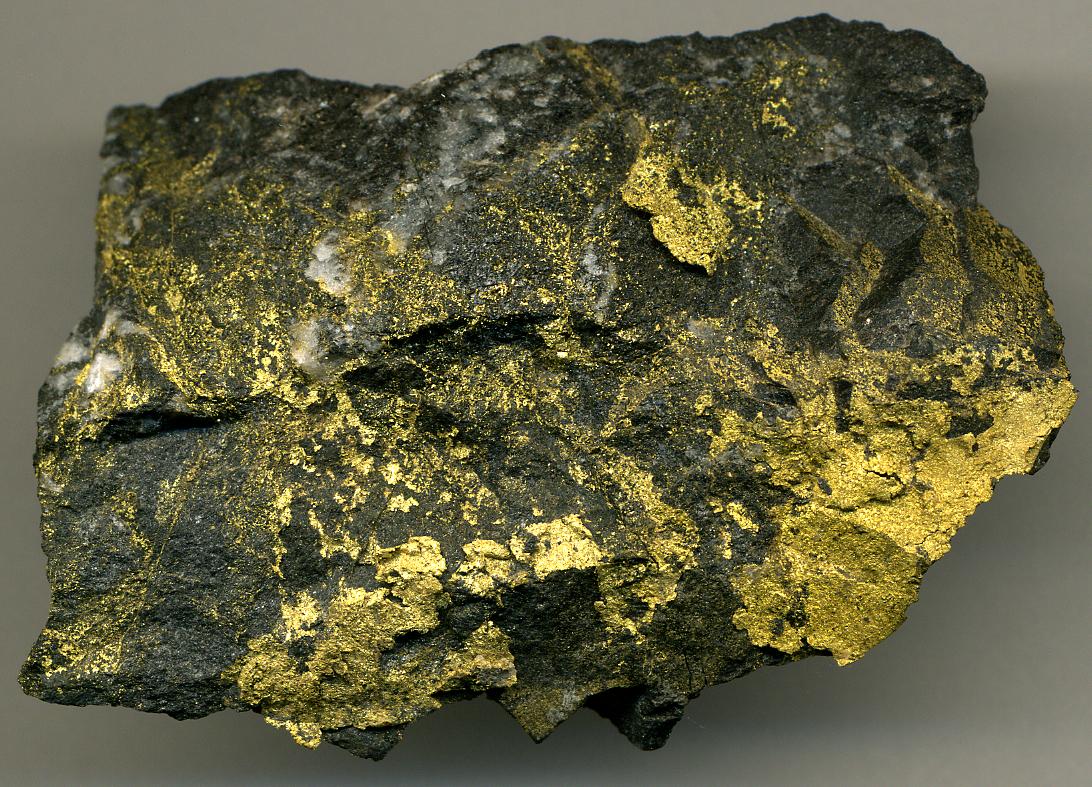 Red_Lake_Gold_Ore,_Red_Lake_Mine,_Ontario,_Canada.jpg